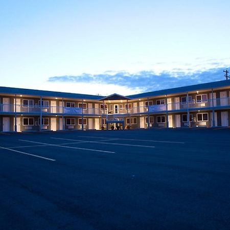 Shoreside Inn & Suites Wabamun Exterior photo