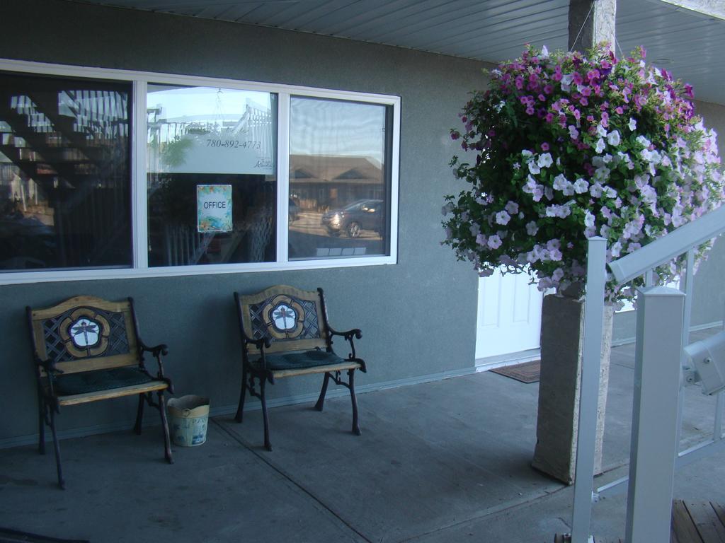 Shoreside Inn & Suites Wabamun Exterior photo